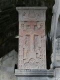 05 Im Kloster Haghpat: der Kreuzstein mit biblischen Szenen