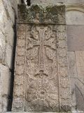 07  Einer der schönsten Kreuzsteine steht im Kloster Goschawank